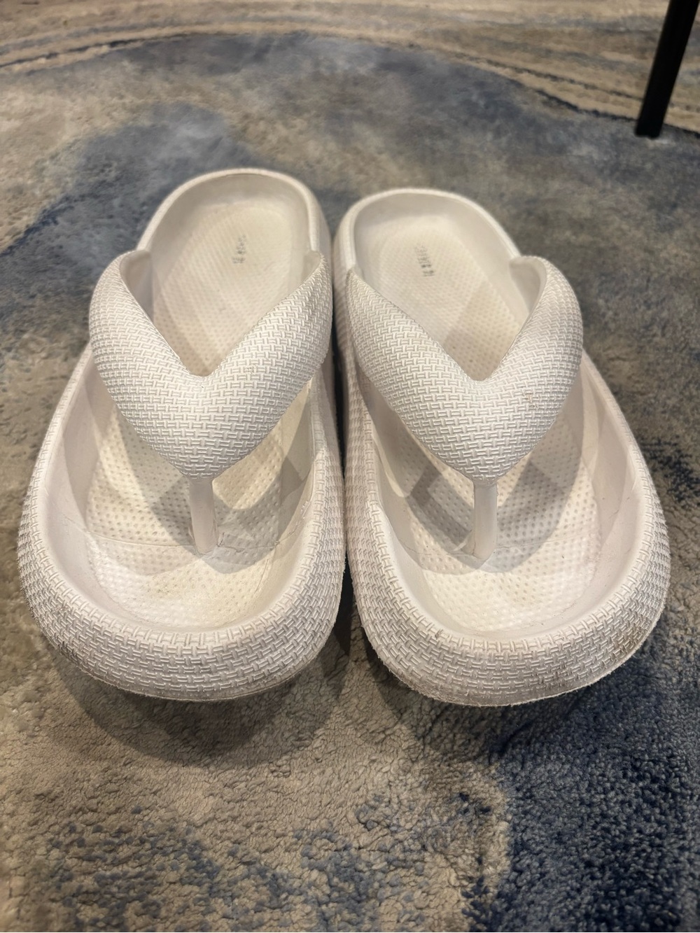 Forever 21 White Platform Flip Flops – Women’s Size 10